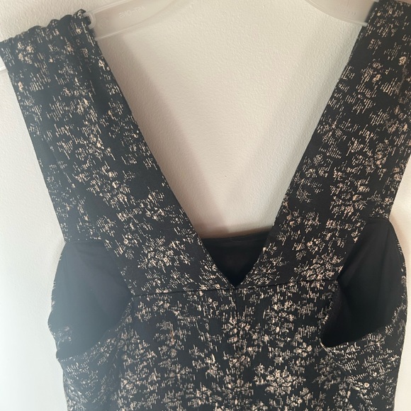 Gap Petite 100% Linen Fitted Dress in a Black Print.. With Pockets!! - Picture 10 of 11
